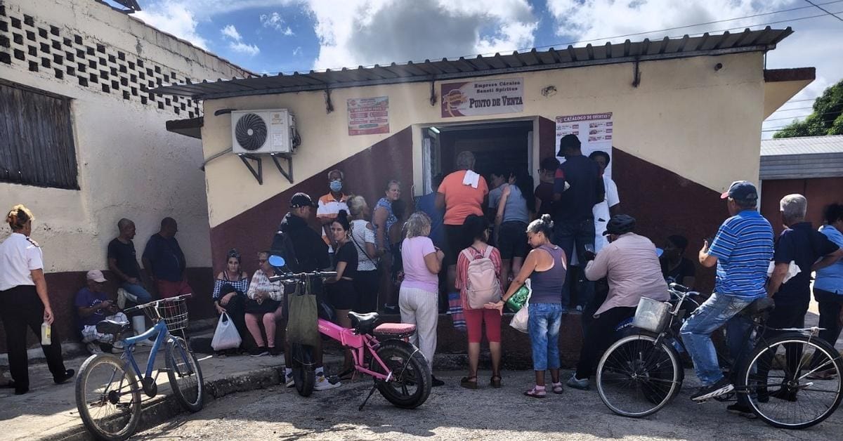 La nueva venta de carne en Sancti Spíritus atrae cola, pero no alcanza
