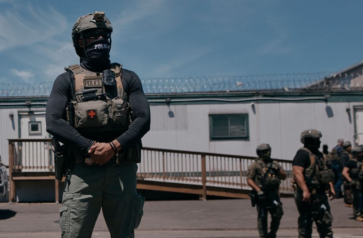 Siete exdetenidos acusan al ICE de retener documentos y joyas