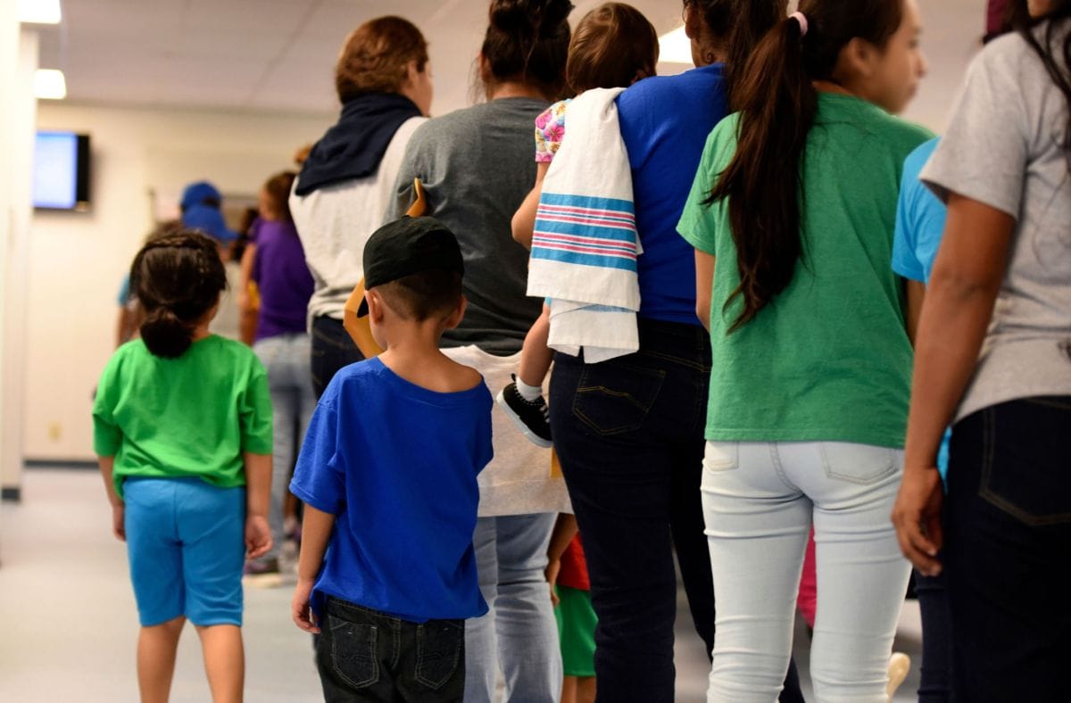 Clientes de firma de inmigración dicen que los amenazaron con llamar a ICE
