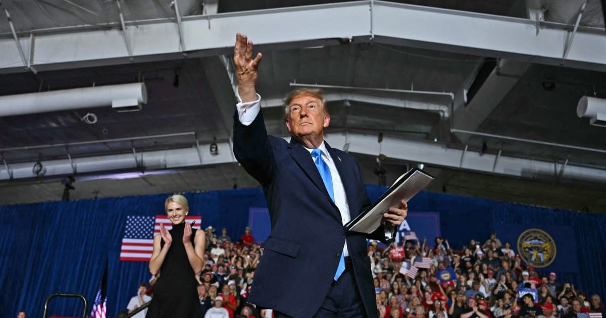 Trump recorre mítines para empujar el voto republicano