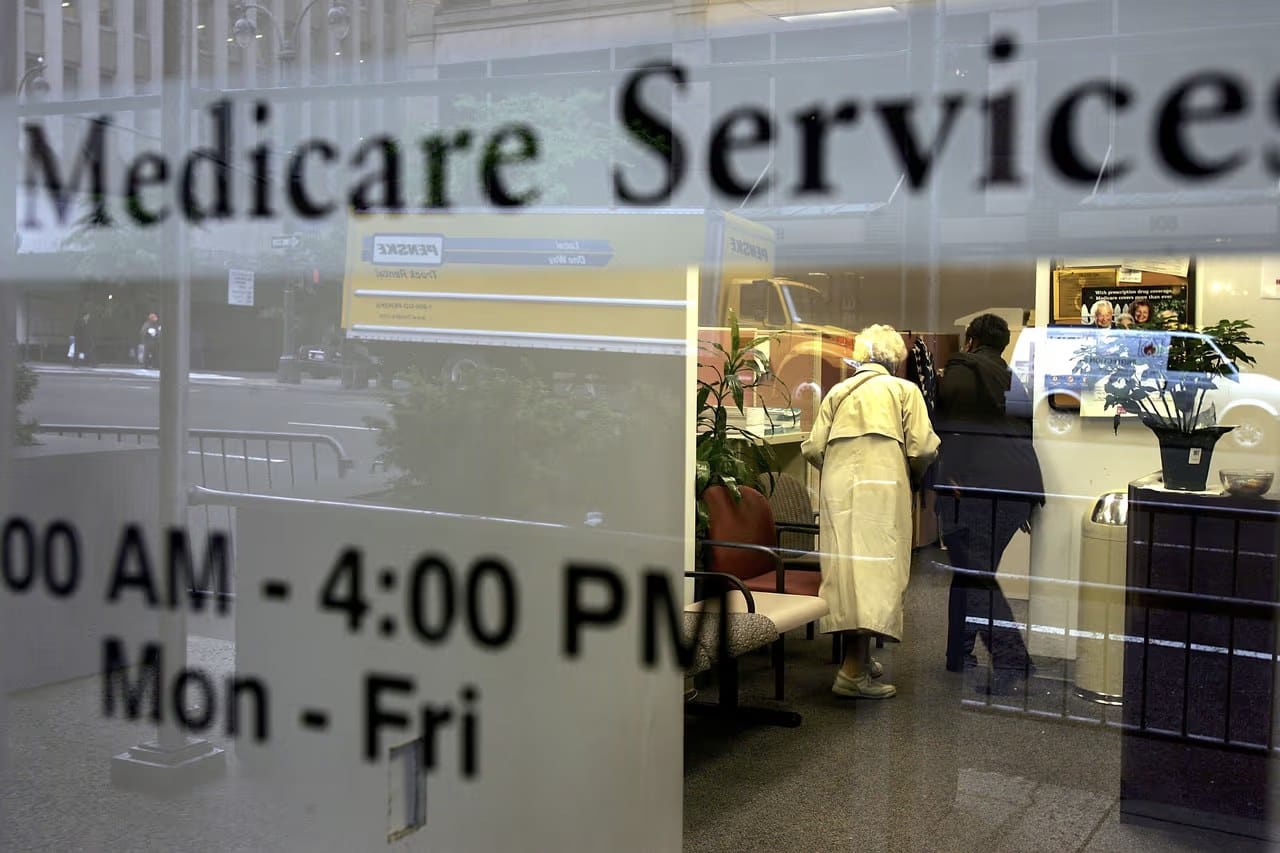 Medicaid deja fuera a miles de inmigrantes con estatus legal