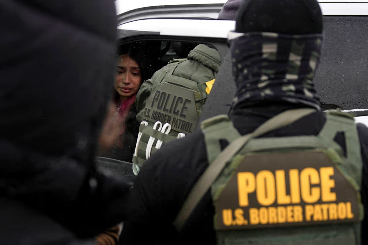 America's Voice llama “impuesto ICE” al costo de las redadas migratorias