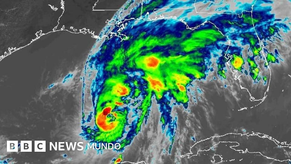 Isaías golpea Florida con evacuaciones y marejadas de 2,7 metros