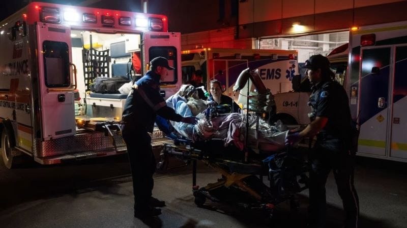 Incendio en base militar de Canadá deja muertos y heridos