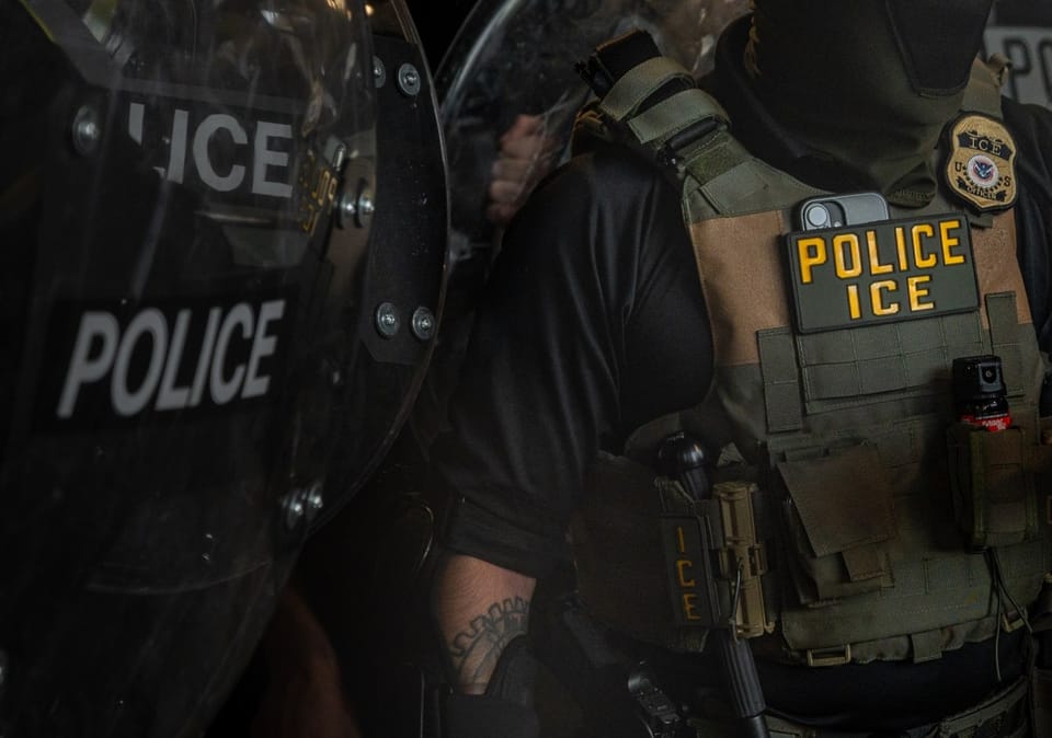 Mexicano atropellado por vehículo de ICE sigue hospitalizado en Texas