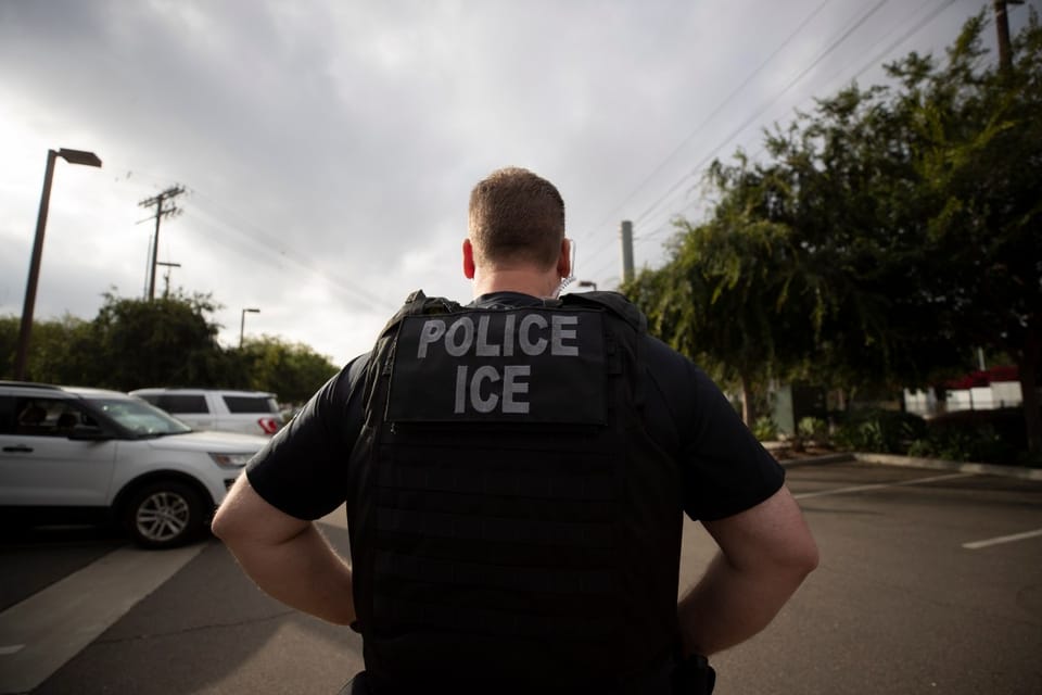Agente de ICE atropella a un hombre durante una persecución en Texas