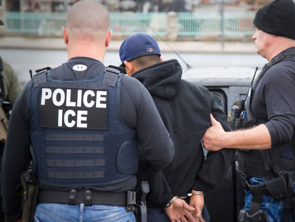 Más de 500 ciudadanos de EE.UU. fueron detenidos por ICE