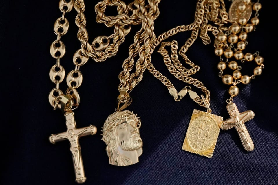 Detienen a una pareja acusada de robar joyas a ancianas en cuatro estados