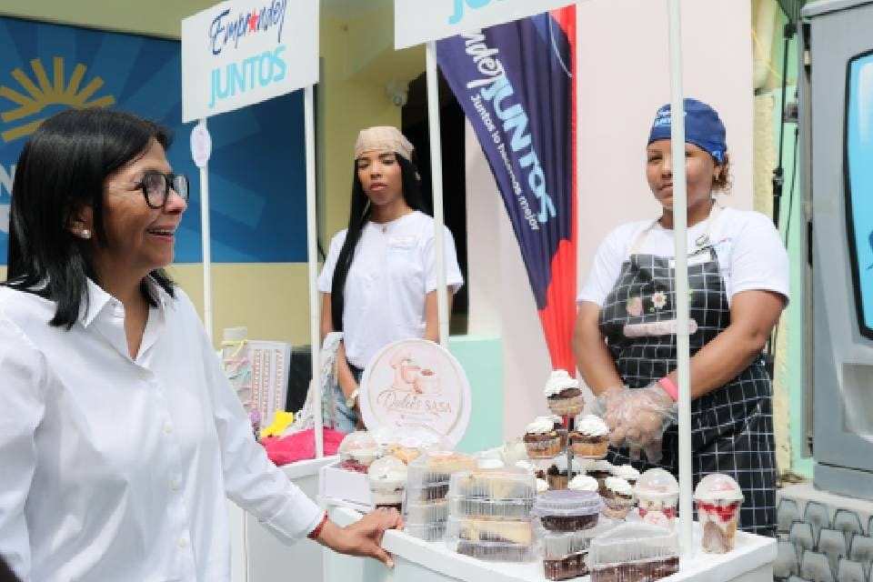 Delcy Rodríguez anuncia una ley de economía local y llama a votar