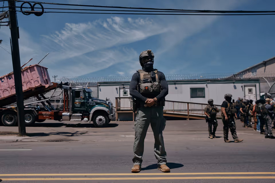 Las redadas de ICE frenan empleos y ventas más allá de los detenidos